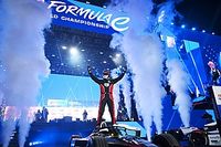 Wehrlein contiene a Dennis para ganar en Diriyah