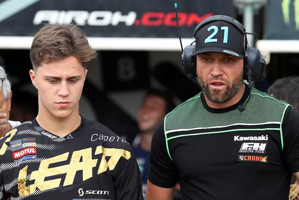 Roan van de Moosdijk, F&H Kawasaki Racing met trainer Marc de Reuver