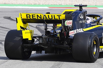 У Renault вирішили проблему із заднім антикрилом