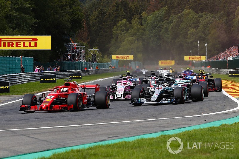 Hamilton, decepcionado con que Ferrari tenga más potencia que Mercedes
