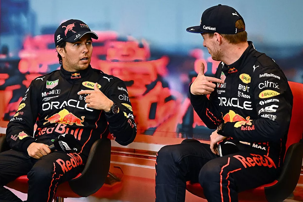 El ganador Sergio P&eacute;rez, Red Bull Racing y el tercer clasificado Max Verstappen, Red Bull Racing