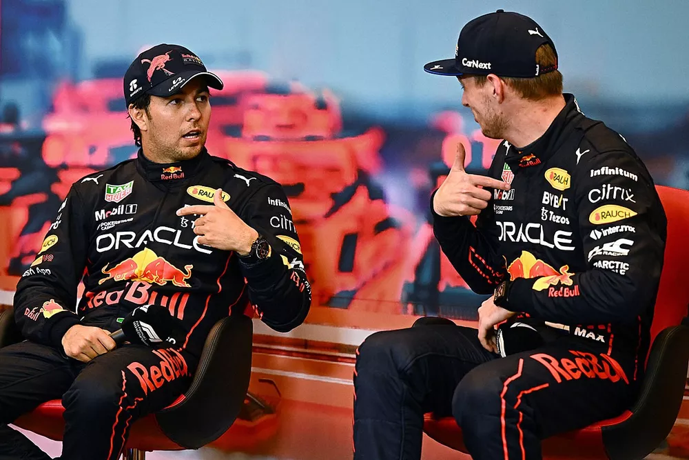 El ganador Sergio P&eacute;rez, Red Bull Racing y el tercer clasificado Max Verstappen, Red Bull Racing