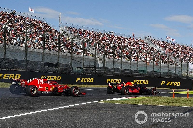 Max Verstappen, Red Bull Racing RB14, leads Sebastian Vettel, Ferrari SF71H 