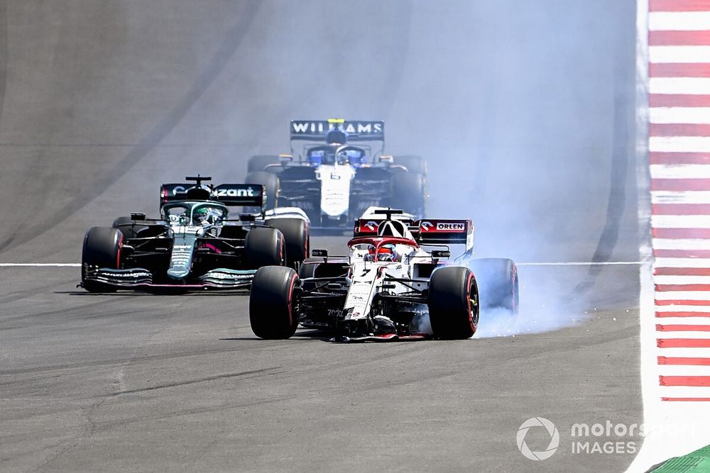 Kimi Raikkonen, Alfa Romeo Racing C41, con l'ala frontale danneggiata