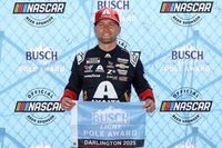 William Byron gana la pole de la NASCAR Cup a Ryan Preece en Darlington