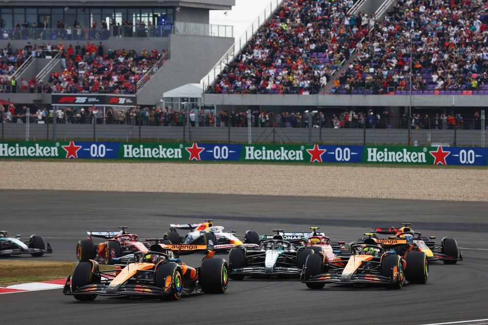 Lando Norris, McLaren, Oscar Piastri, McLaren, George Russell, Mercedes