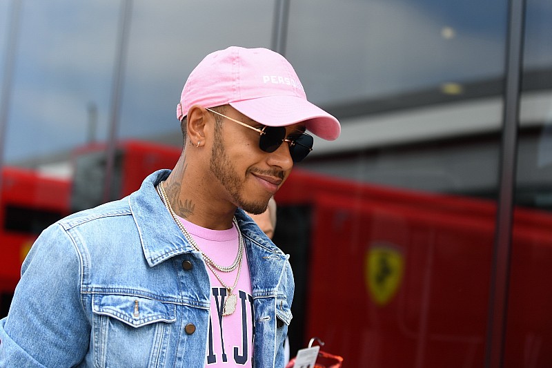 Hamilton: nem érdekel, mit csinál a Ferrari, megcserélik-e a kocsikat