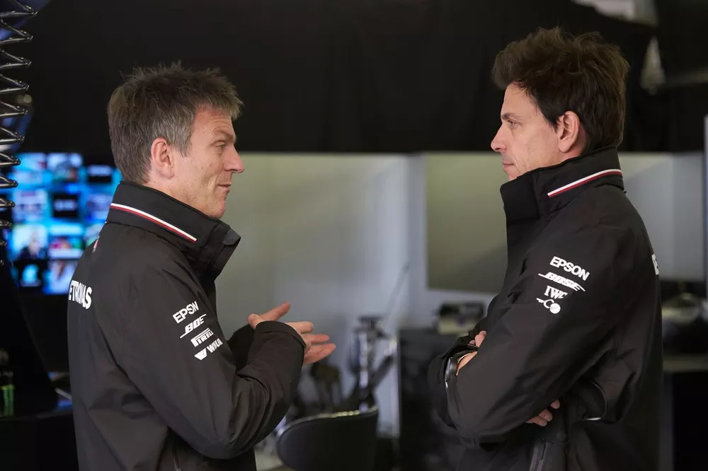 James Allison, director t&eacute;cnico de Mercedes AMG, y Toto Wolff, director ejecutivo de Mercedes AMG