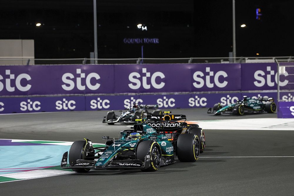 Fernando Alonso, Aston Martin AMR23, Sergio Perez, Red Bull Racing RB19, George Russell, Mercedes F1 W14