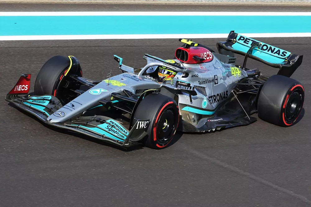 Lewis Hamilton, Mercedes W13 