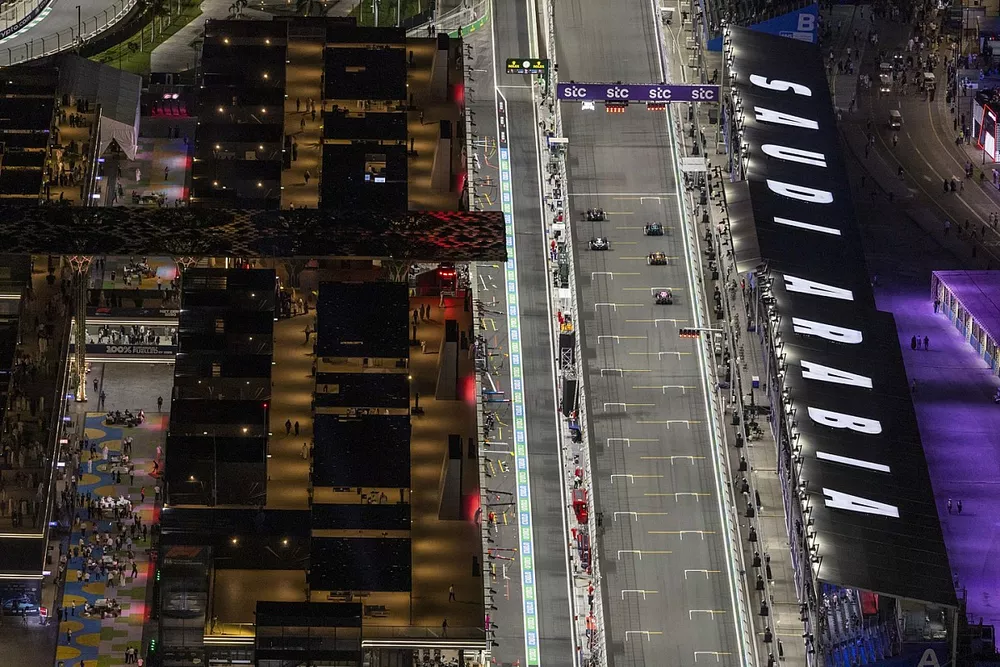 Drivers line up to practice their start procedures at the end of FP2