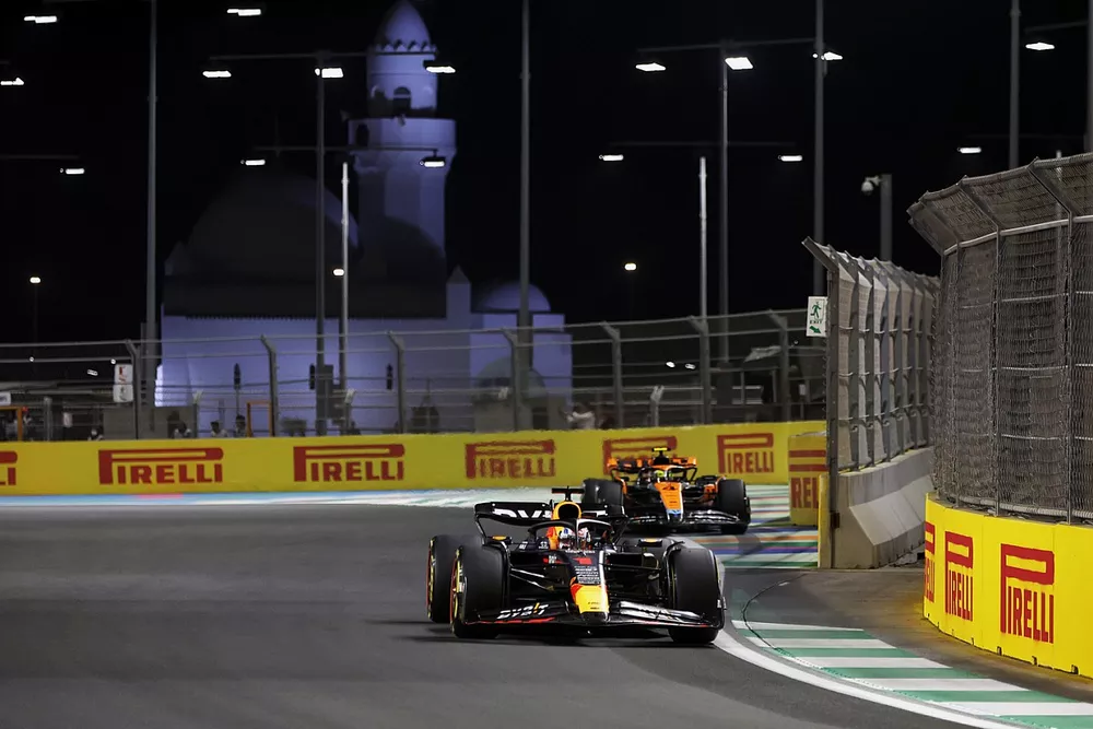 Max Verstappen, Red Bull Racing RB19, Lando Norris, McLaren MCL60