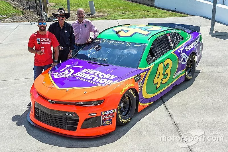 Bubba Wallace Darlington throwback scheme