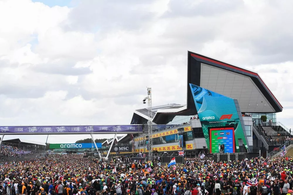 A huge crowd gathers to see Lando Norris, McLaren, 2nd position, Max Verstappen, Red Bull Racing, 1st position, Lewis Hamilton, Mercedes-AMG, 3rd position, on the podium