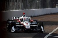 Newgarden bisuje