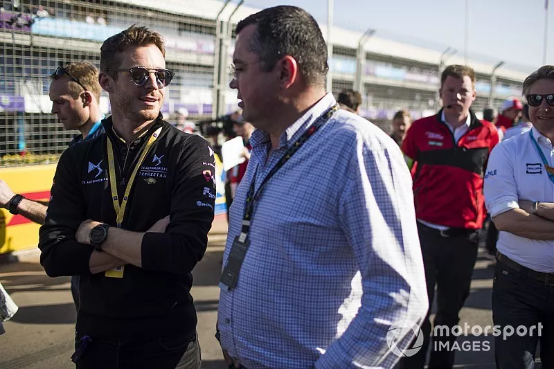 Eric Boullier visita la parrilla