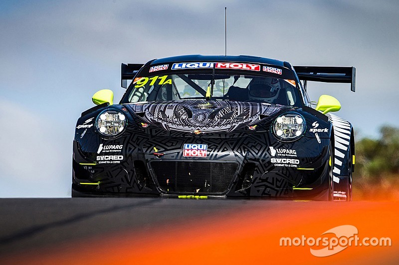 Bathurst 12 Hour: #18 Nissan flies, Porsches lead