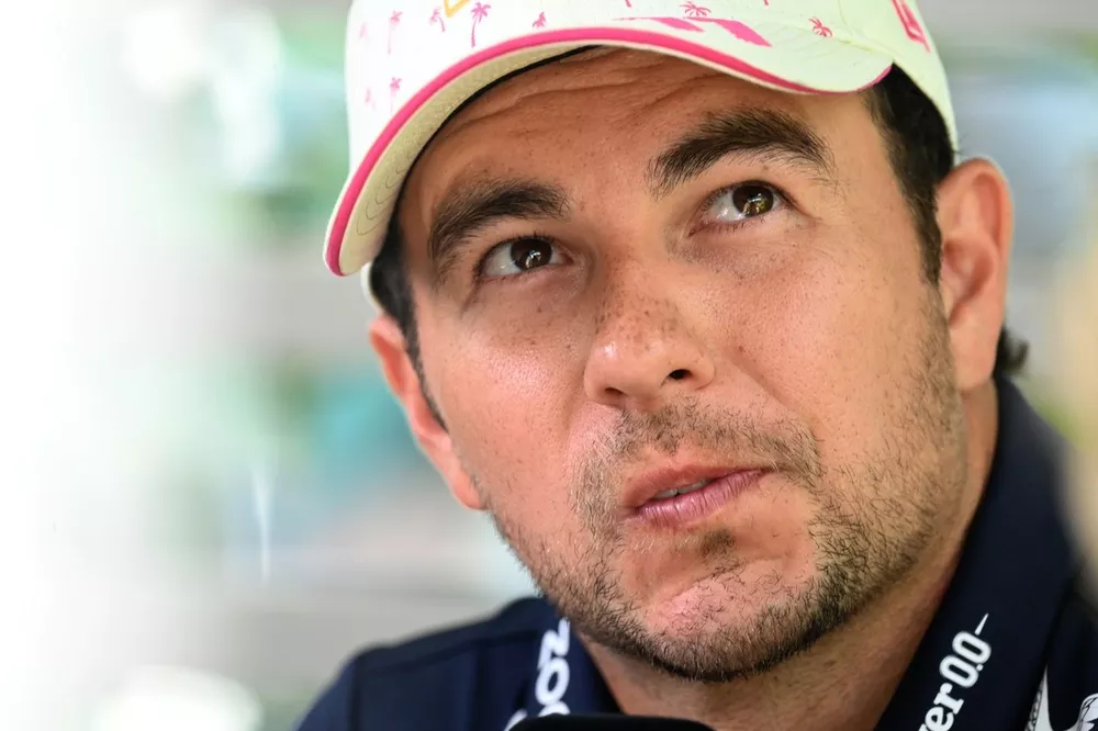 Sergio P&eacute;rez, Red Bull Racing, habla con los medios de comunicaci&oacute;n 