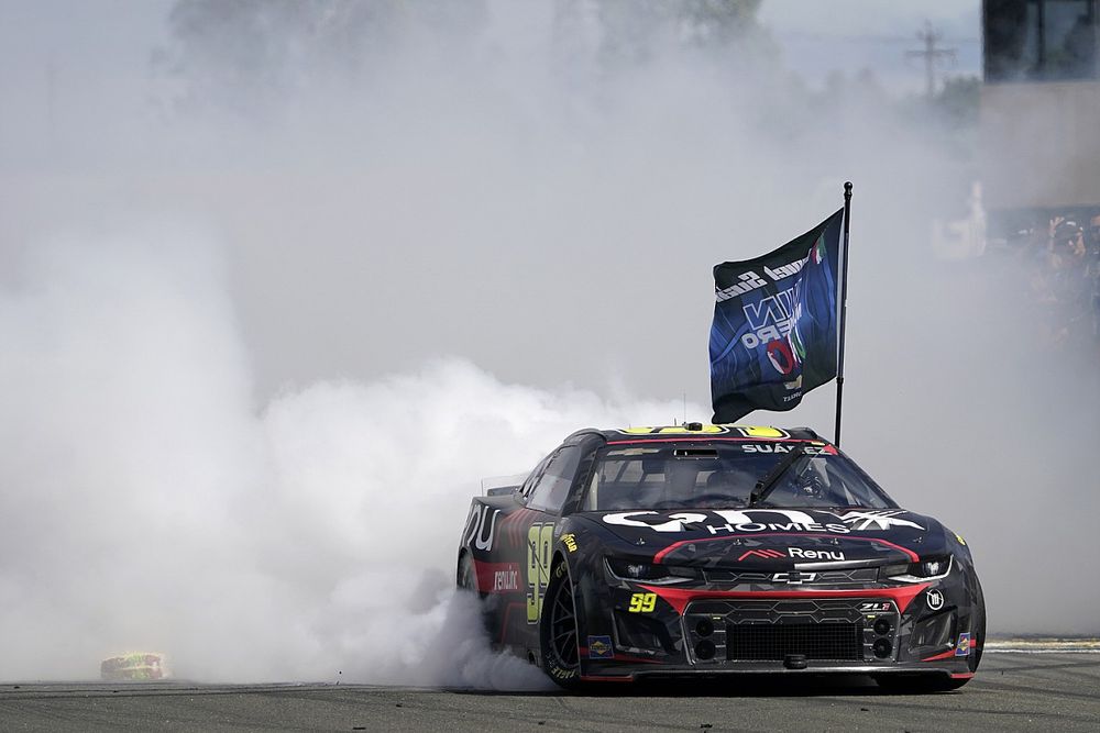 Ganador de la carrera Daniel Suárez, TrackHouse Racing, Onx Homes / Renu Chevrolet Camaro 