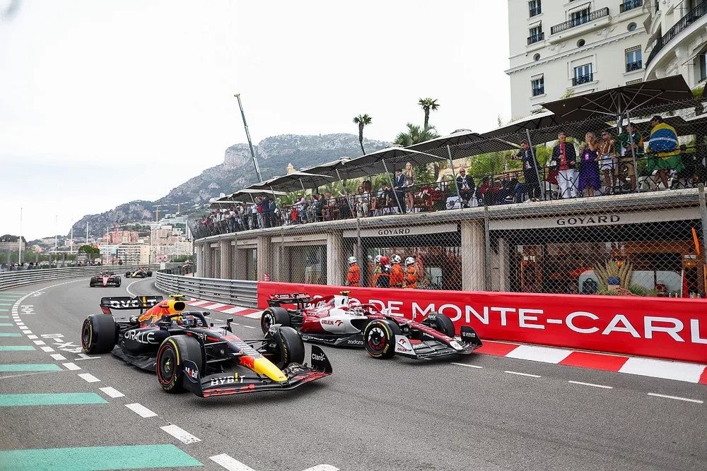 Sergio Pérez, Red Bull Racing RB18, Zhou Guanyu, Alfa Romeo C42
