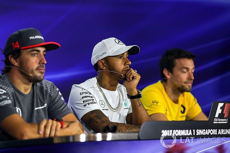 Fernando Alonso, McLaren, Lewis Hamilton, Mercedes AMG F1 y Jolyon Palmer, Renault Sport F1 Team en 