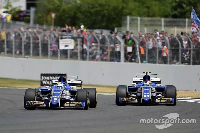 Marcus Ericsson, Sauber C36 y Pascal Wehrlein, Sauber C36