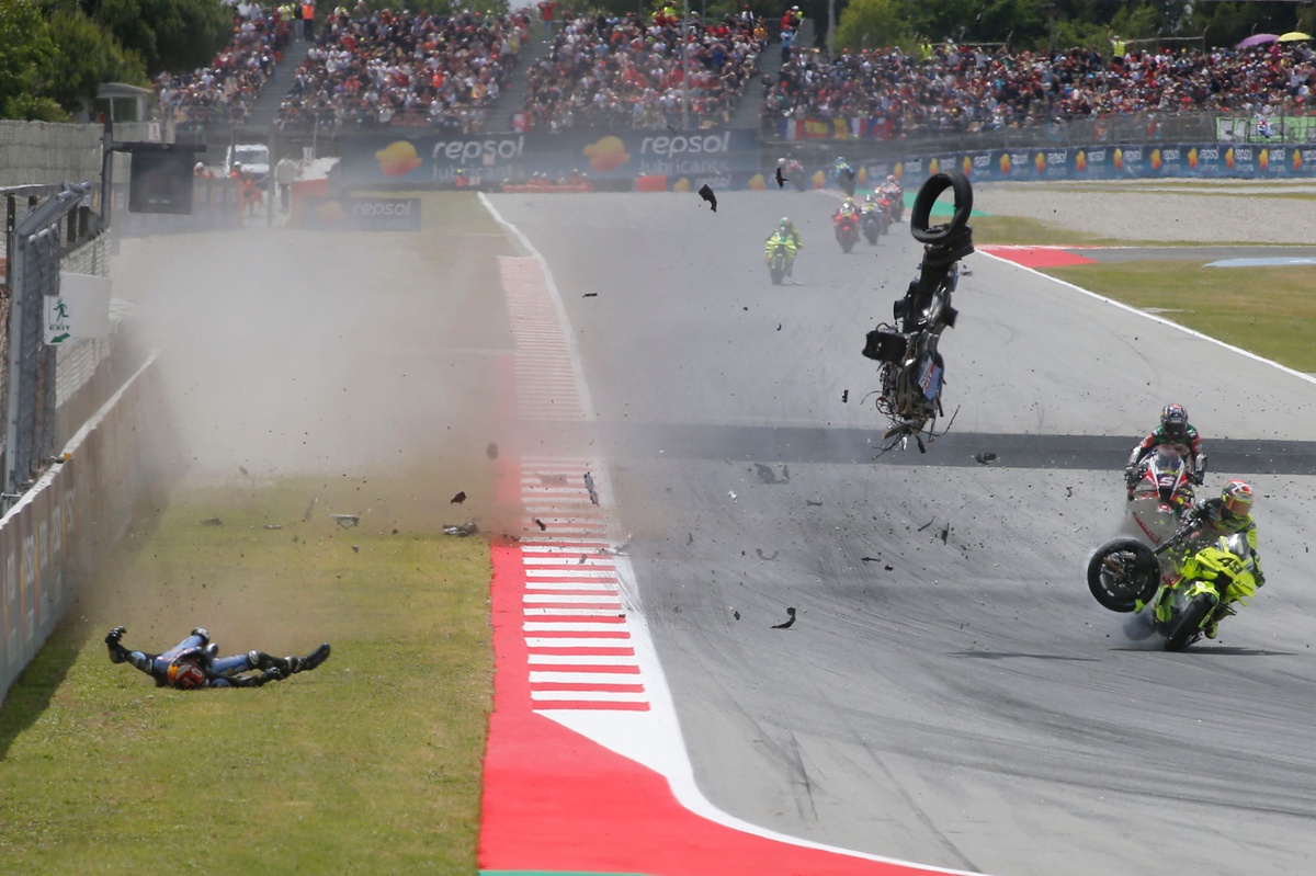 MotoGP: Álex Márquez tem fraturas na vértebra e na clavícula e passará por cirurgia ainda neste domingo