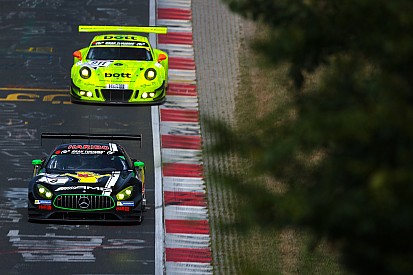VLN 8: Strafe für Manthey-Porsche macht Haribo-Mercedes zum Sieger