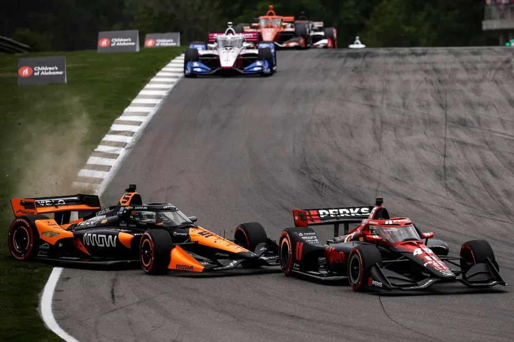 Christian Lundgaard, Rahal Letterman Lanigan Racing Honda, Patricio O'Ward, Arrow McLaren Chevrolet, crash