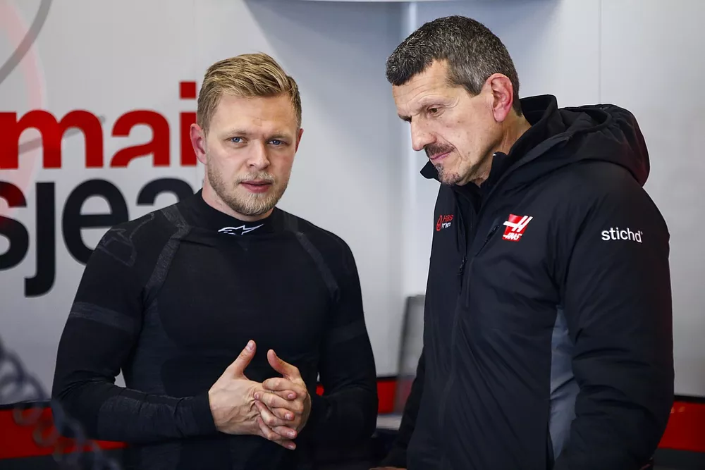 Kevin Magnussen, Haas F1 Team, and Guenther Steiner, Team Principal, Haas F1 Team
