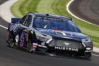 Harvick gana la pole en Indian&aacute;polis; Su&aacute;rez fuera del top 10