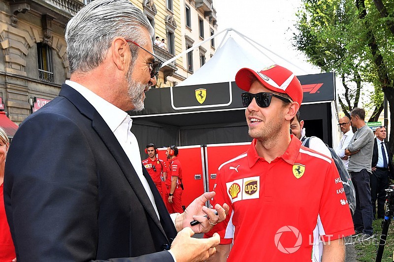 Peinlicher Unfall von Sebastian Vettel bei Mailand-Showrun