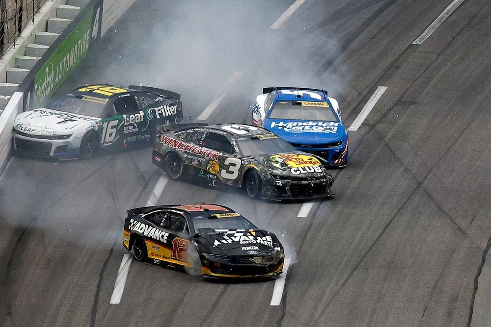 Ryan Blaney, Austin Dillon, AJ Allmendinger, Christopher Bell crash