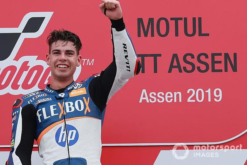 Podium : le vainqueur Augusto Fernandez, Pons HP40