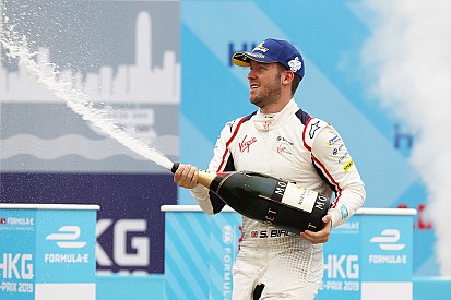 Bird raakt zege in Hong Kong kwijt na straf, Frijns alsnog op het podium