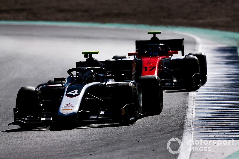 De Vries sweeps first day of F2 testing