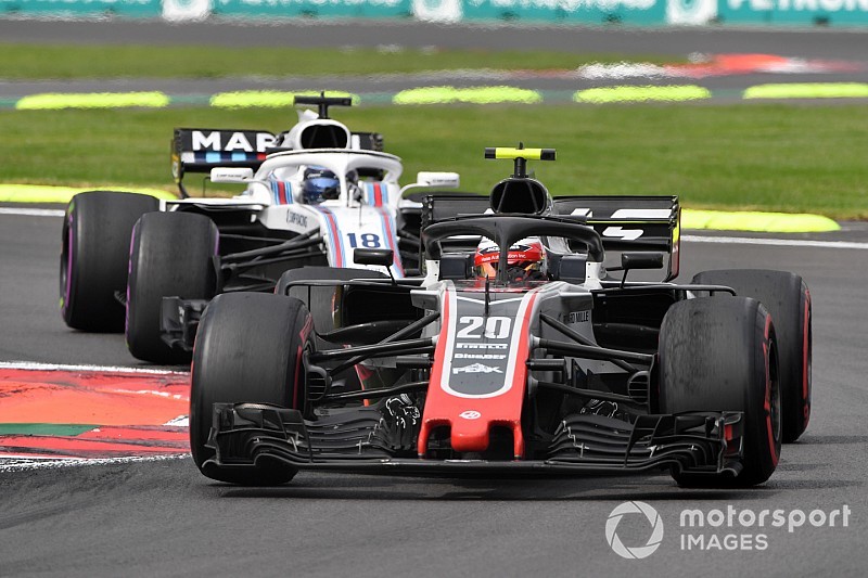 Magnussen: “Je ziet het niet als iemand pal achter je rijdt”