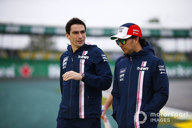 Sergio Pérez, Force India, camina por el circuito