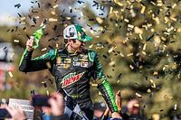 Chase Elliott triunfa en Kansas; hay cuatro nuevos eliminados