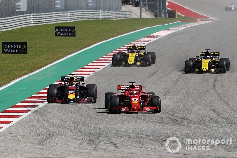 Sebastian Vettel, Ferrari SF71H y Daniel Ricciardo, Red Bull Racing RB14 batalla