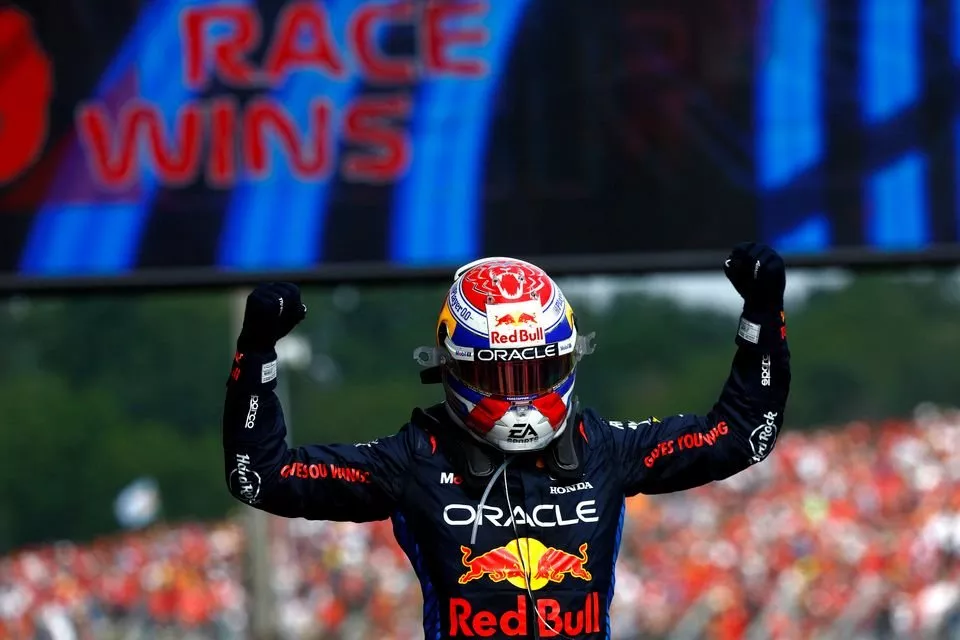 Max Verstappen, Red Bull Racing, vainqueur, dans le parc ferm&eacute;