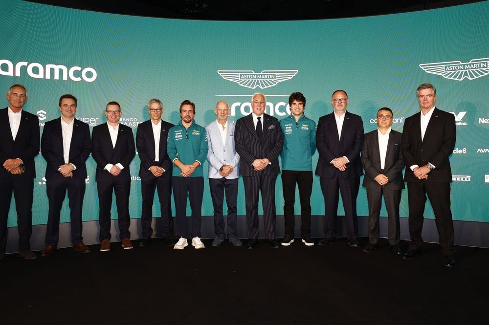Martin Whitmarsh, Dan Fallows, Andy Cowell, Mike Krack, Fernando Alonso, Adrian Newey, Lawrence Stroll, Lance Stroll, Tom McCullough y Andy Stevenson