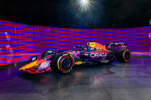 Red Bull cambia la decoraci&oacute;n del coche de P&eacute;rez y Verstappen para Gran Breta&ntilde;a