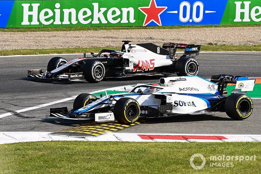 George Russell, Williams FW43 sort de la piste en essayant de d&eacute;passer Romain Grosjean, Haas VF-20 