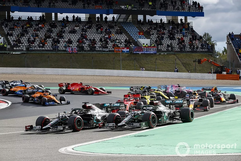 Valtteri Bottas, Mercedes F1 W11, Lewis Hamilton, Mercedes F1 W11 al inicio