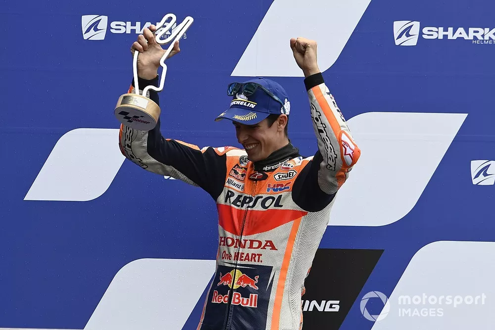 Podio: segundo lugar Alex M&aacute;rquez, Repsol Honda Team
