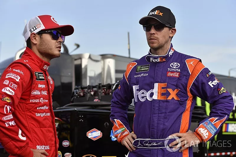 Kyle Larson, Chip Ganassi Racing Chevrolet, Denny Hamlin, Joe Gibbs Racing Toyota