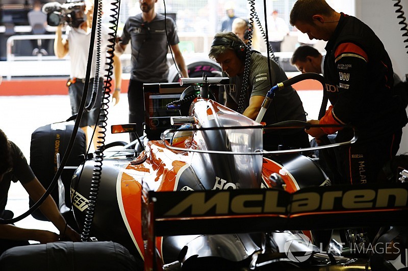 マクラーレン、ルノーPU搭載の新車MCL33を初始動。動画を公開