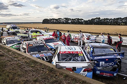 Масовий завал на гонці Supercars в Тасманії