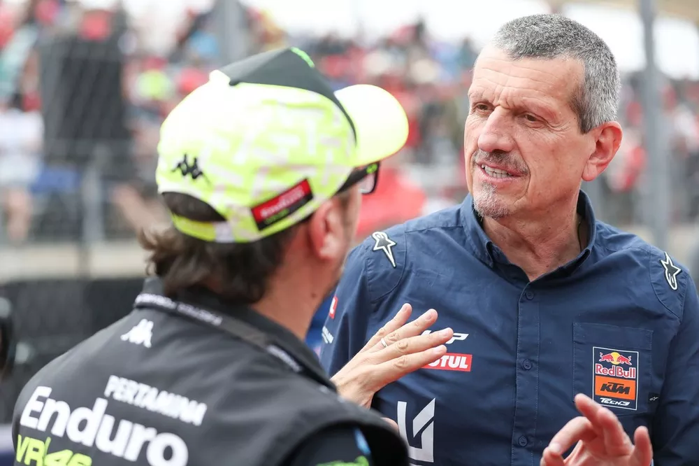 Alessio Salucci, Team Manager de Pertamina Enduro VR46 Racing, Guenther Steiner, propri&eacute;taire de Tech3 KTM